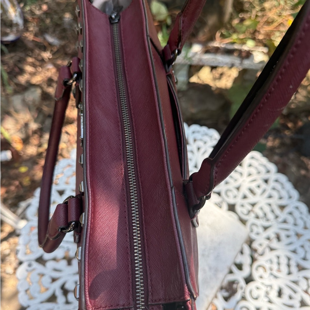 🍷✨ MICHAEL Michael Kors Burgundy Studded Leather Tote 👜 - Picture 3 of 12